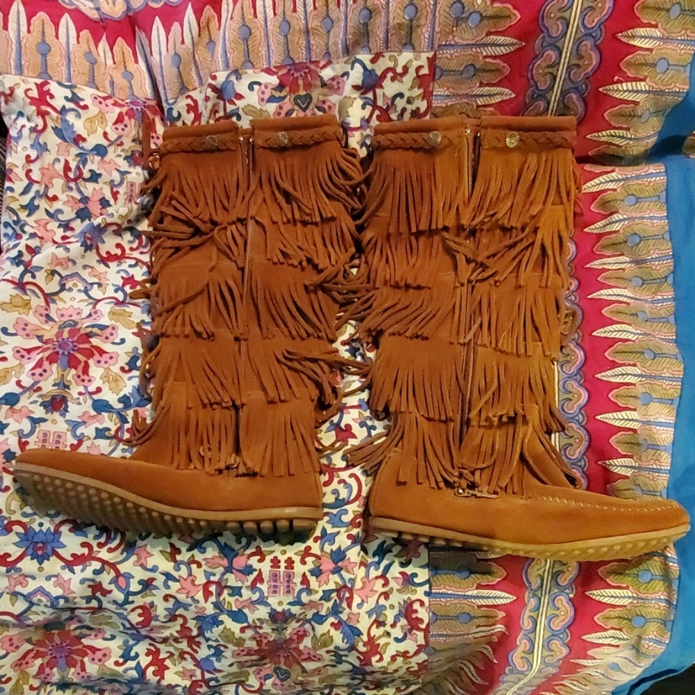 Minnetonka 5 layer fringe boots